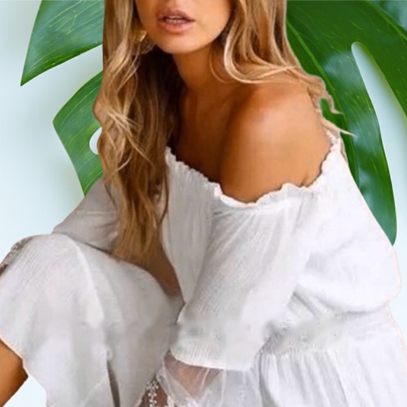 Romantic off-the-shoulder maxi dress - Picture 2 of 8